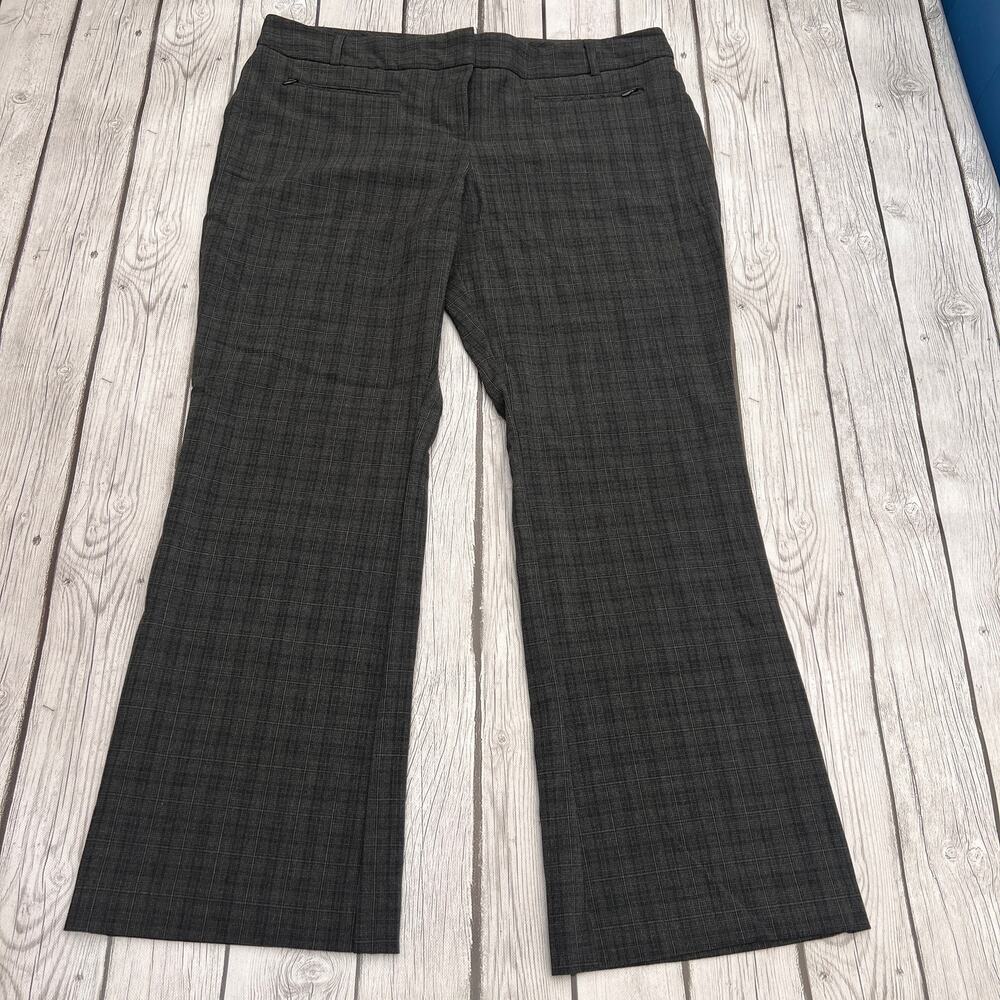 Van Heusen Womens Gray Plaid Stretch Slight Boot Leg Size 12 Short Pants